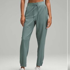 Lululemon License to Train High Rise Pant in Medium Forest